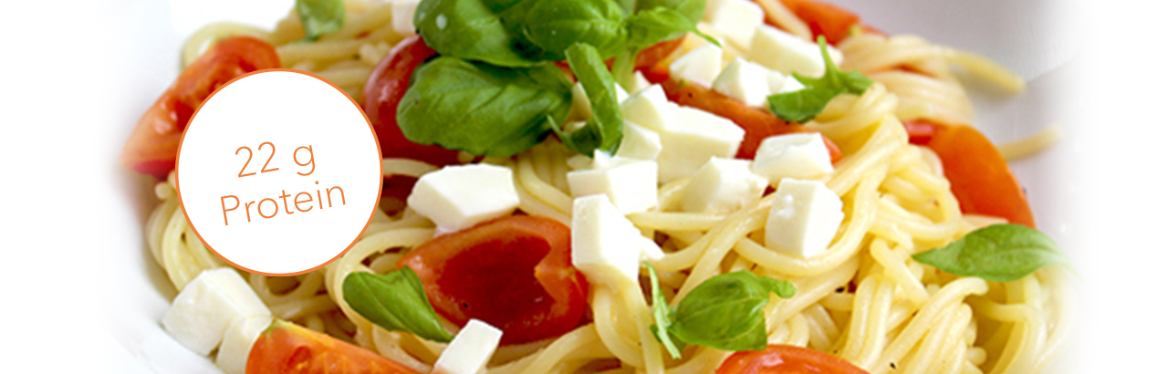 Spaghettisalat mit Tomaten und Mozzarella